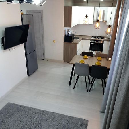 Vip Апартаменты На Жукова Uralsk Exteriér fotografie